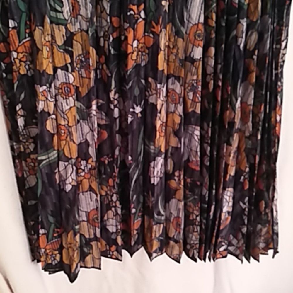 LulaRoe Deanne black skirt yellow floral L - Picture 2 of 8